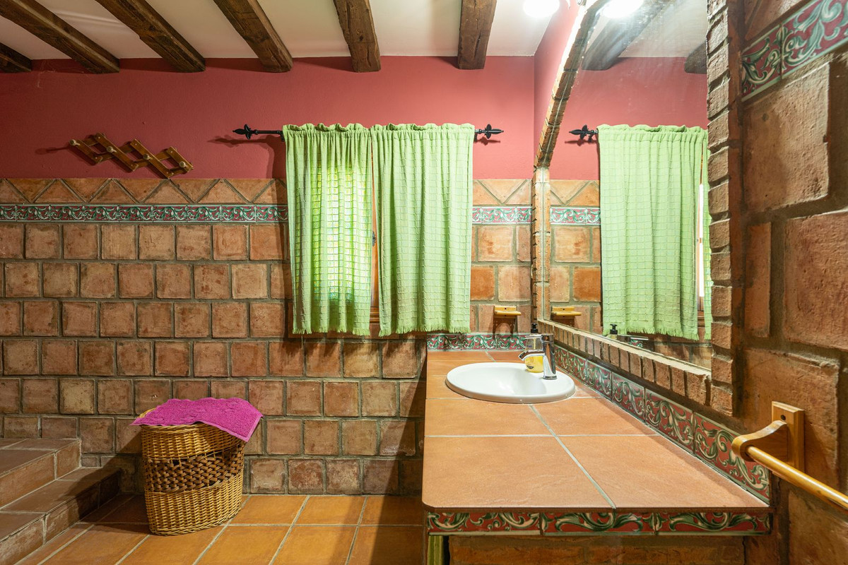Se vende Finca - Cortijo de 5 dormitorios en Costa Del Sol, Cadiz, España