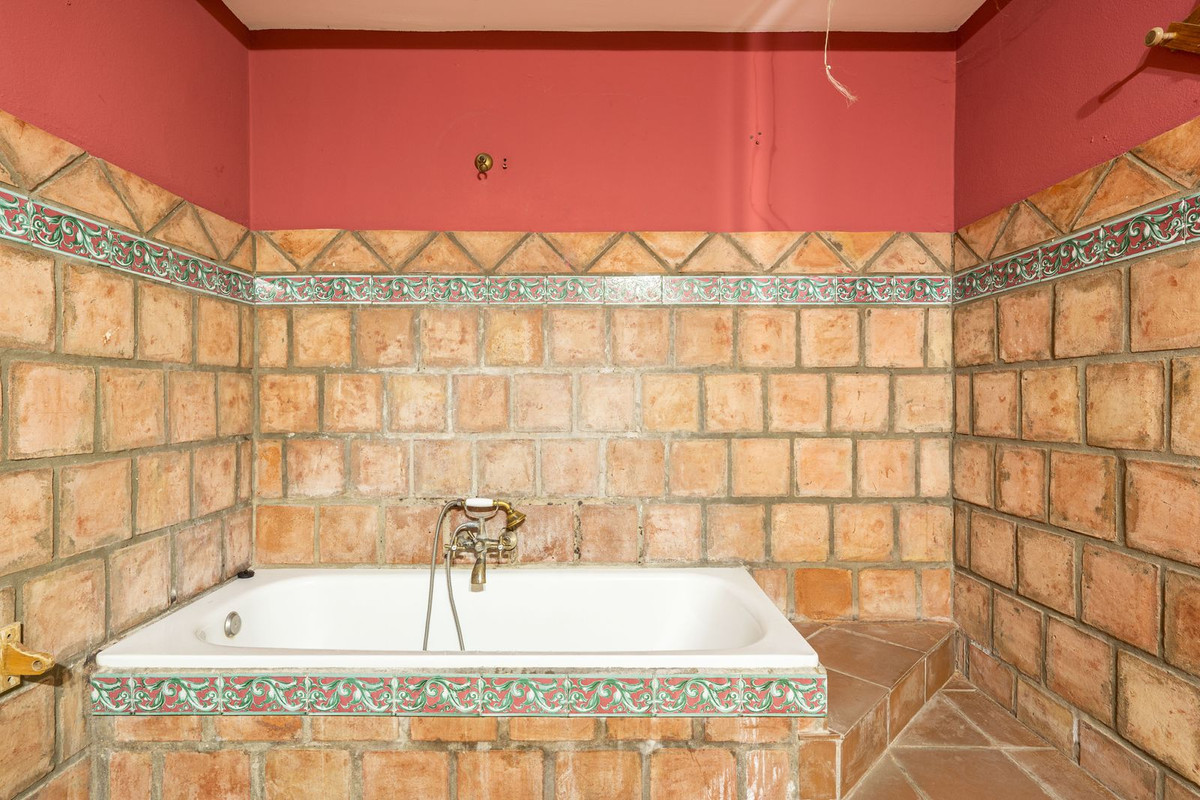 Se vende Finca - Cortijo de 5 dormitorios en Costa Del Sol, Cadiz, España