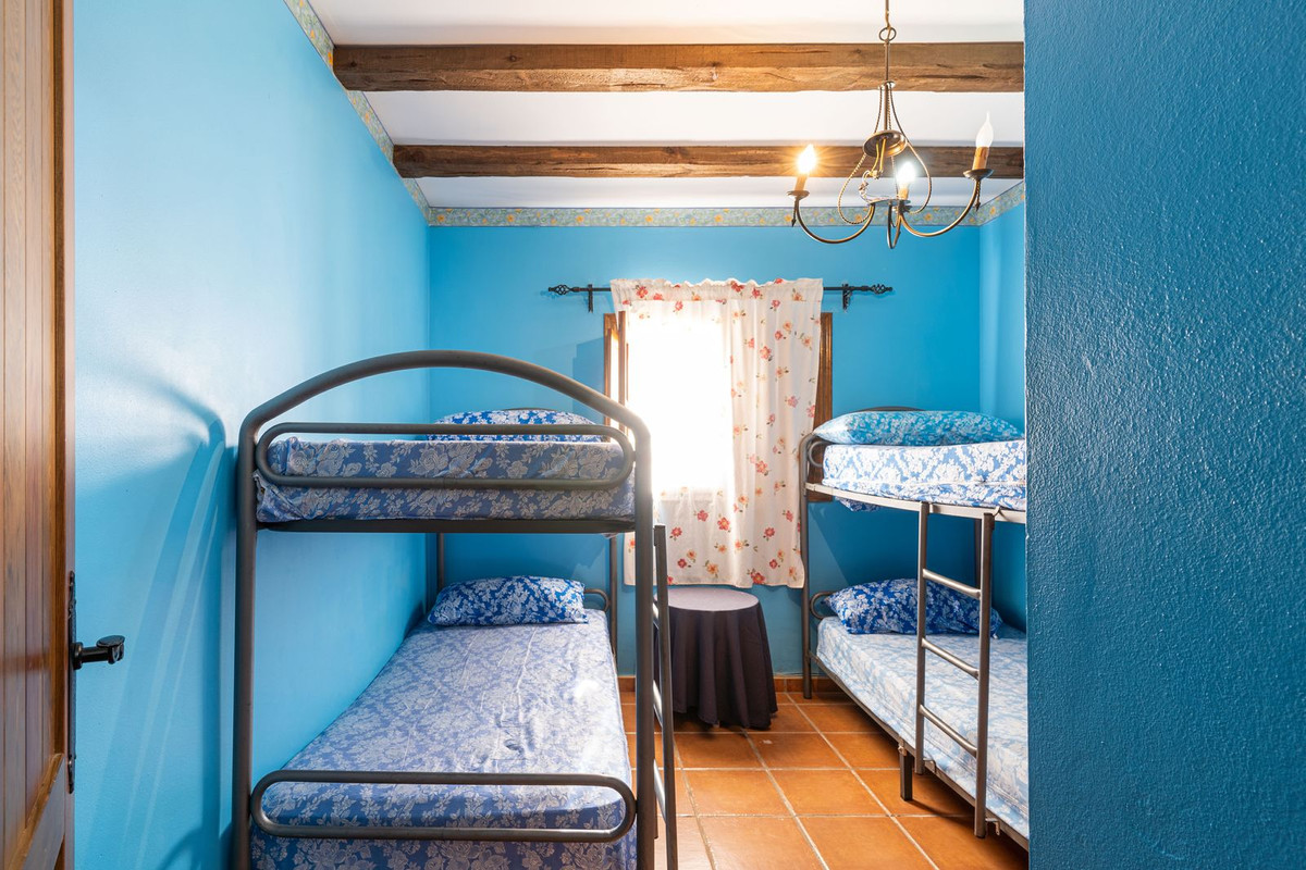 Se vende Finca - Cortijo de 5 dormitorios en Costa Del Sol, Cadiz, España