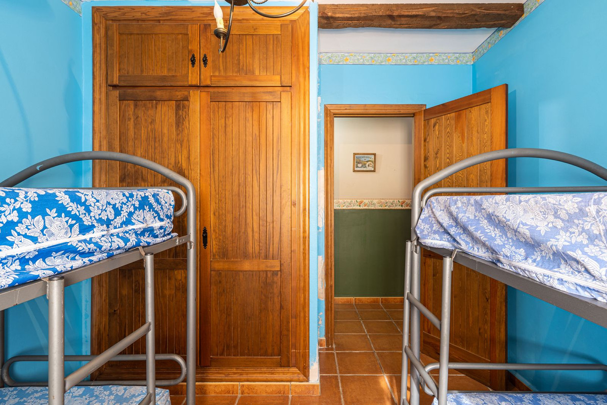 Se vende Finca - Cortijo de 5 dormitorios en Costa Del Sol, Cadiz, España