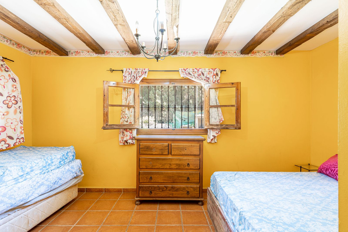 Se vende Finca - Cortijo de 5 dormitorios en Costa Del Sol, Cadiz, España