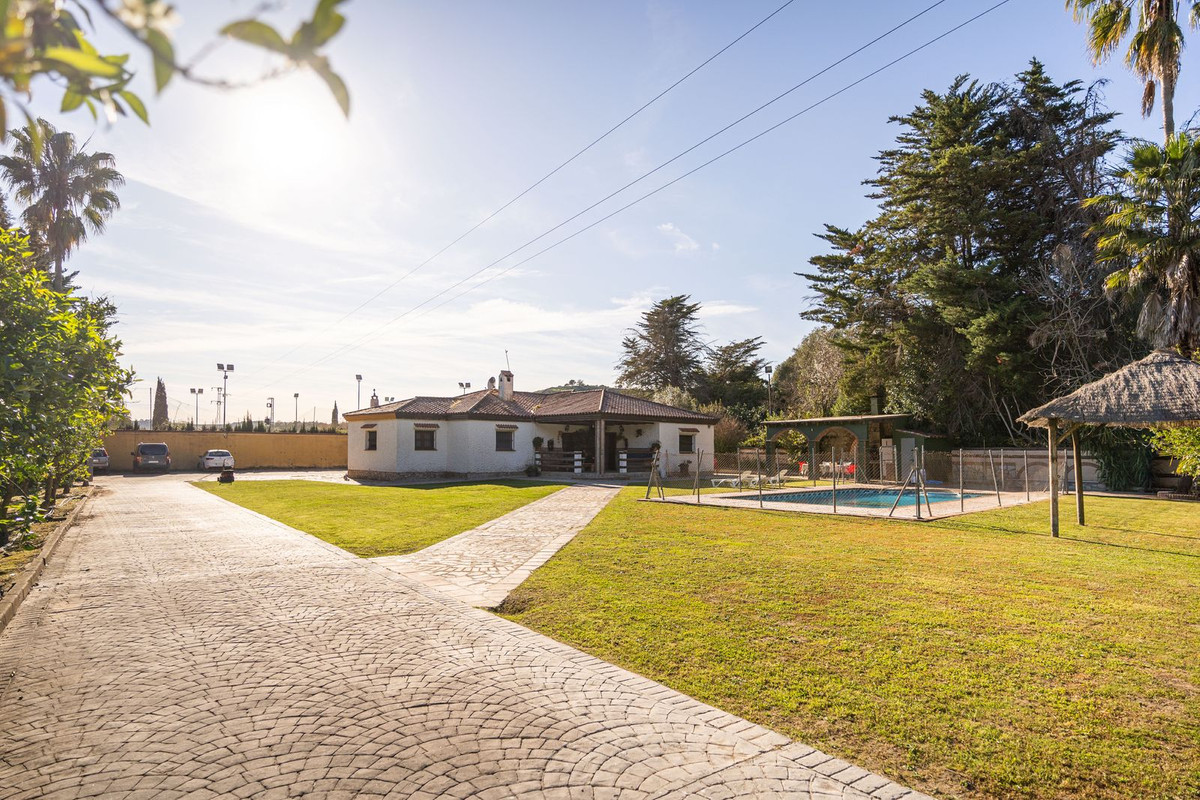 Se vende Finca - Cortijo de 5 dormitorios en Costa Del Sol, Cadiz, España