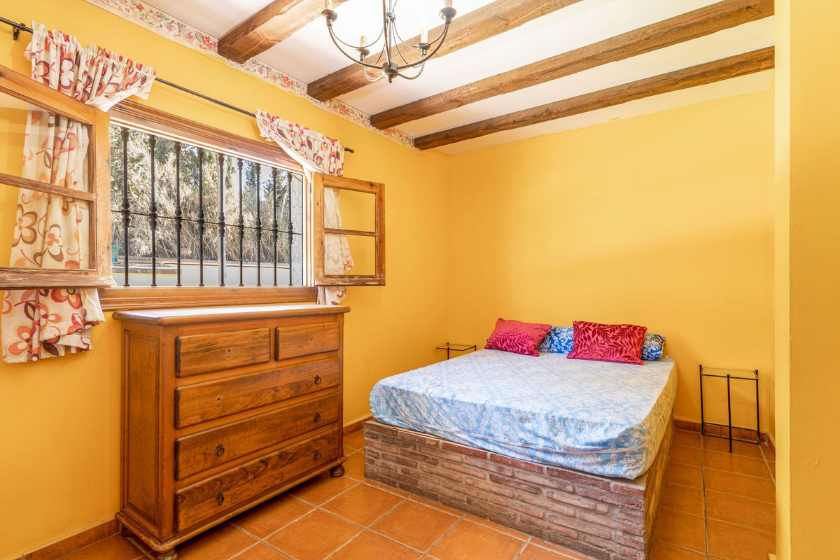 Se vende Finca - Cortijo de 5 dormitorios en Costa Del Sol, Cadiz, España