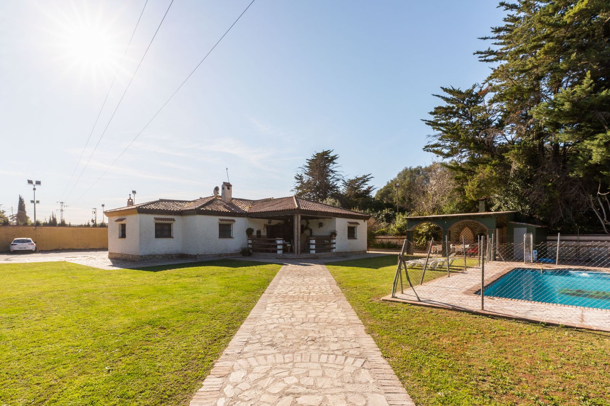 Se vende Finca - Cortijo de 5 dormitorios en Costa Del Sol, Cadiz, España