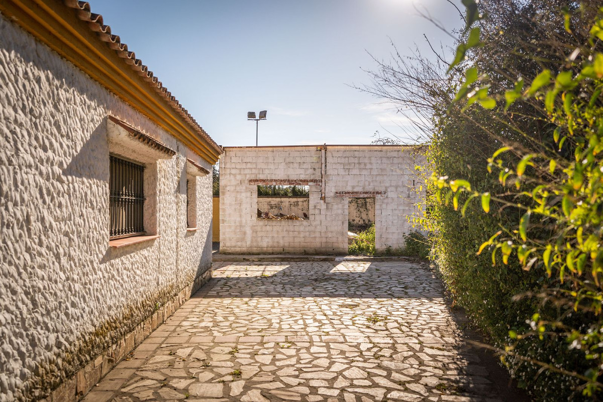Se vende Finca - Cortijo de 5 dormitorios en Costa Del Sol, Cadiz, España