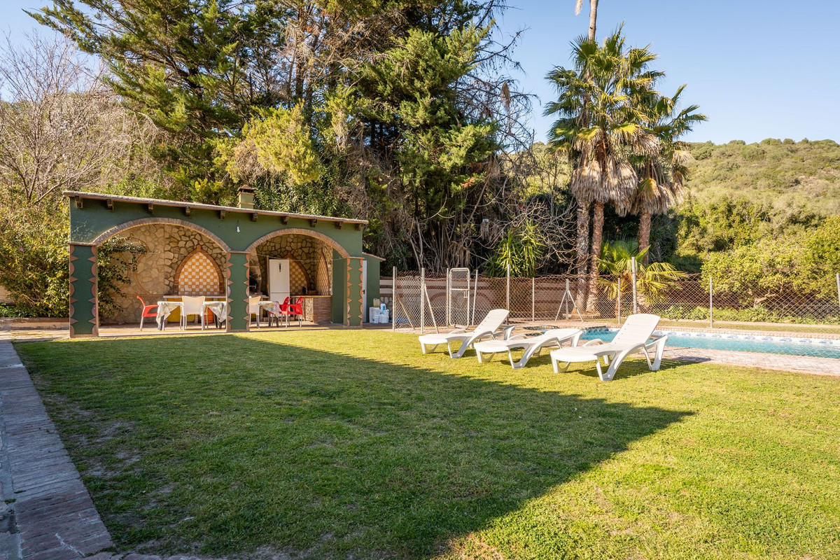 Se vende Finca - Cortijo de 5 dormitorios en Costa Del Sol, Cadiz, España