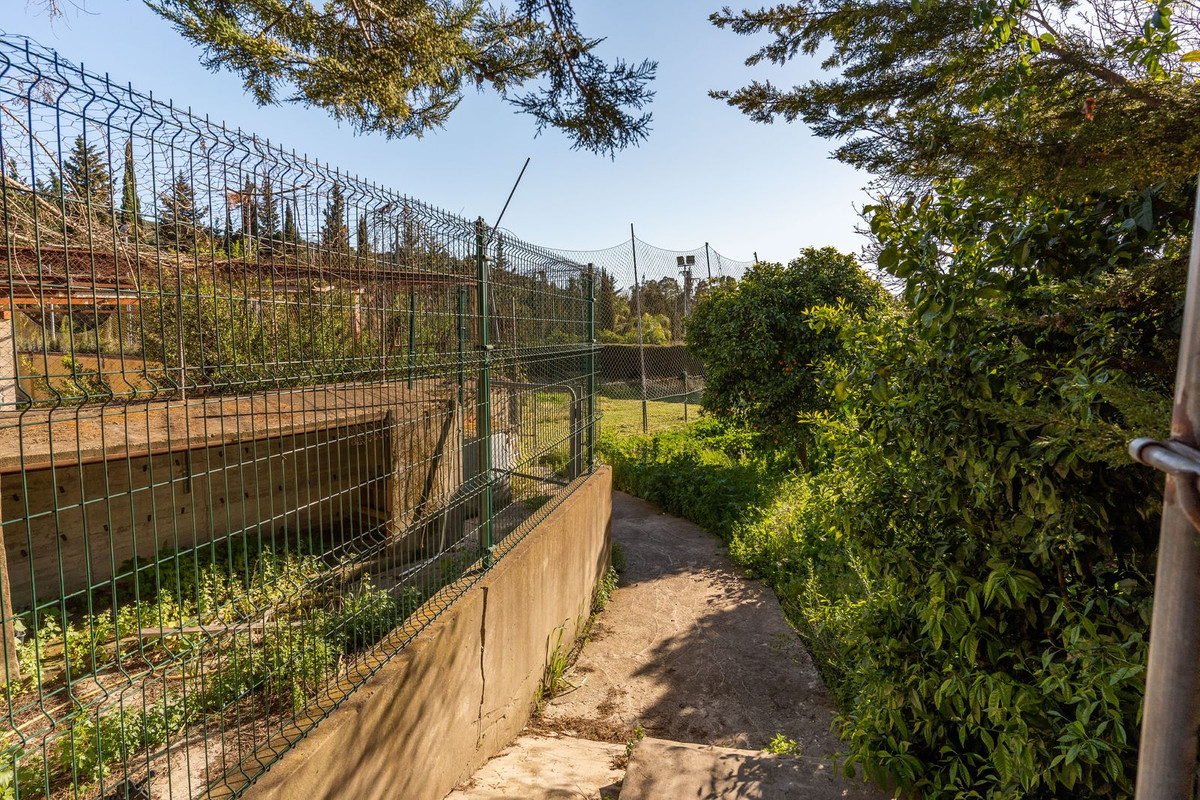 Se vende Finca - Cortijo de 5 dormitorios en Costa Del Sol, Cadiz, España