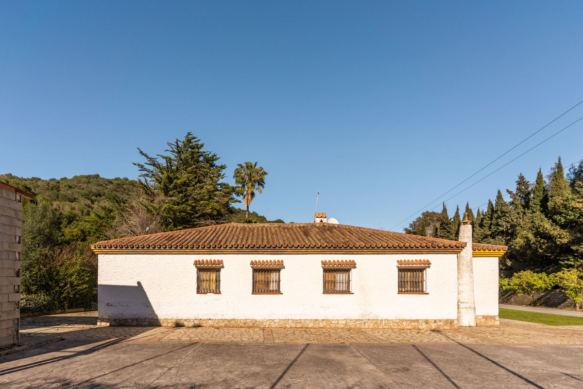 Se vende Finca - Cortijo de 5 dormitorios en Costa Del Sol, Cadiz, España