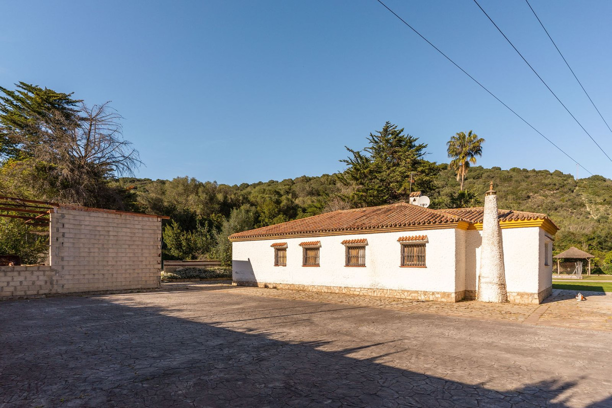 Se vende Finca - Cortijo de 5 dormitorios en Costa Del Sol, Cadiz, España