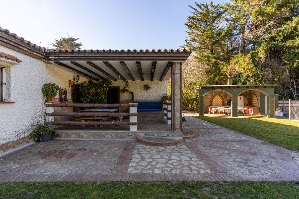 Se vende Finca - Cortijo de 5 dormitorios en Costa Del Sol, Cadiz, España