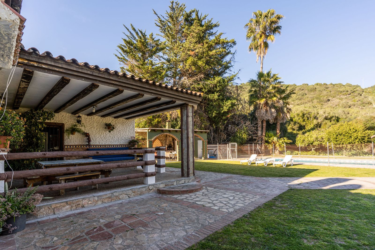 Se vende Finca - Cortijo de 5 dormitorios en Costa Del Sol, Cadiz, España