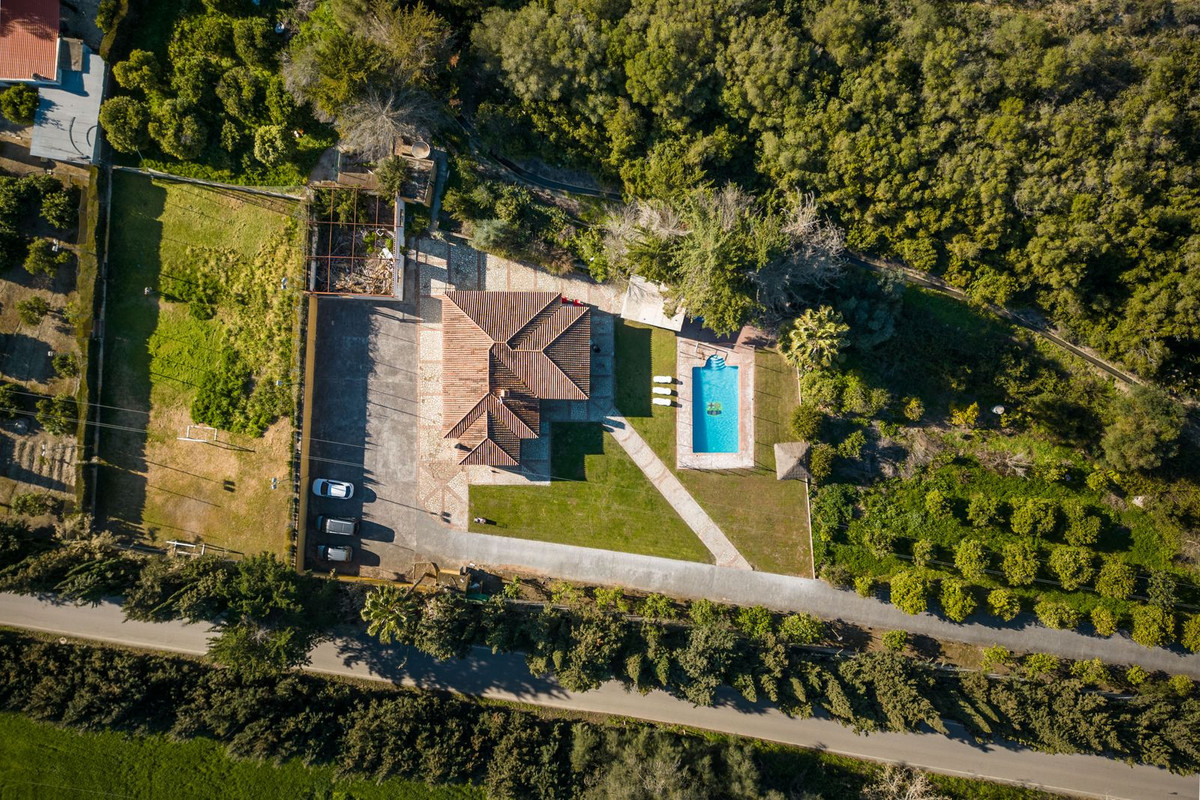 Se vende Finca - Cortijo de 5 dormitorios en Costa Del Sol, Cadiz, España