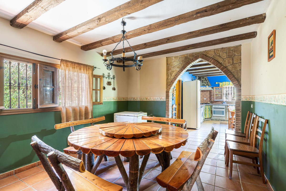 Se vende Finca - Cortijo de 5 dormitorios en Costa Del Sol, Cadiz, España