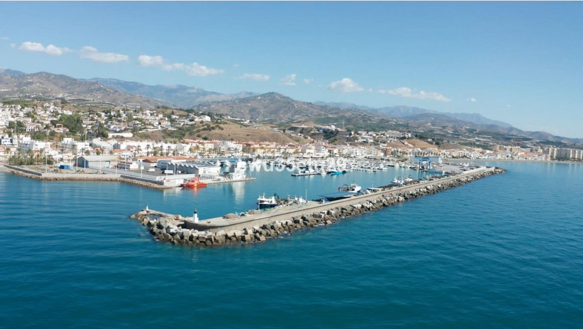 Se vende Terreno Urbano  en Costa Del Sol East, Málaga, España