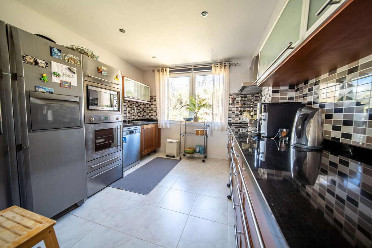 3 Bed Apartment for sale in Fuengirola Costa Del Sol, Málaga, Spain
