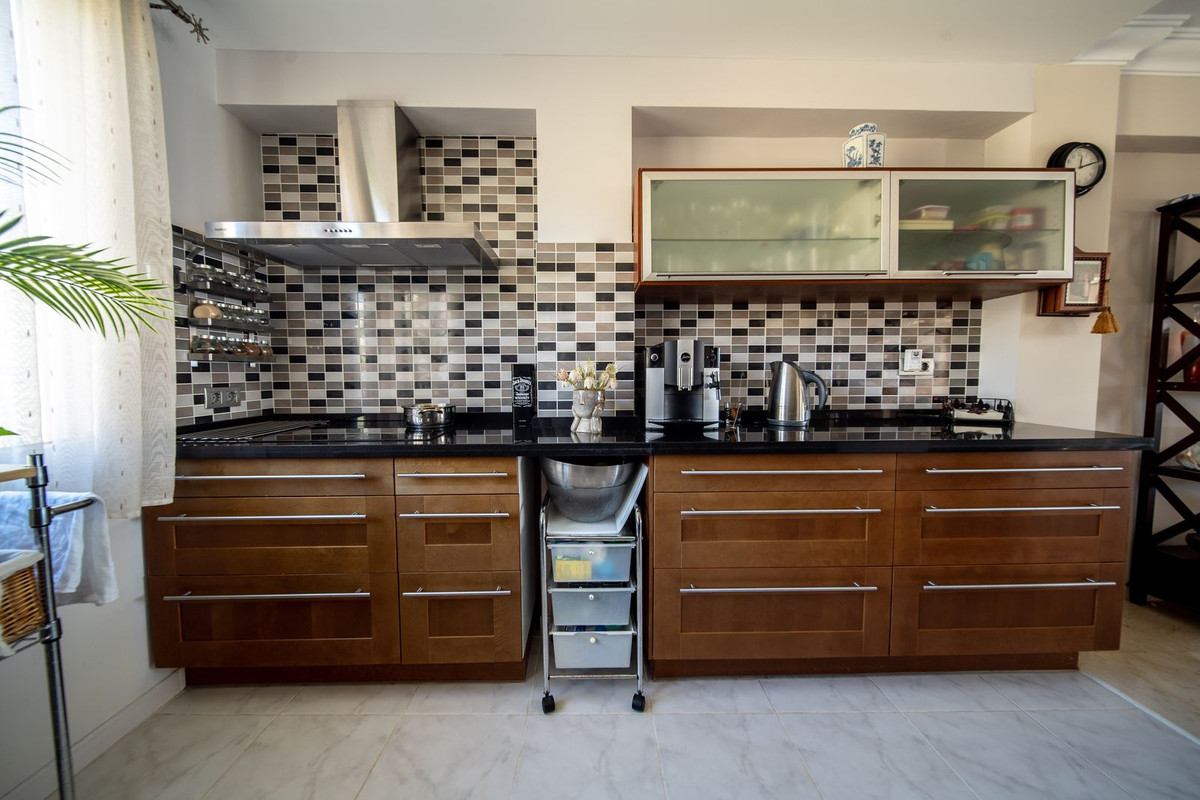 3 Bed Apartment for sale in Fuengirola Costa Del Sol, Málaga, Spain