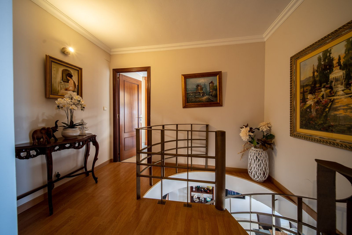 3 Bed Apartment for sale in Fuengirola Costa Del Sol, Málaga, Spain