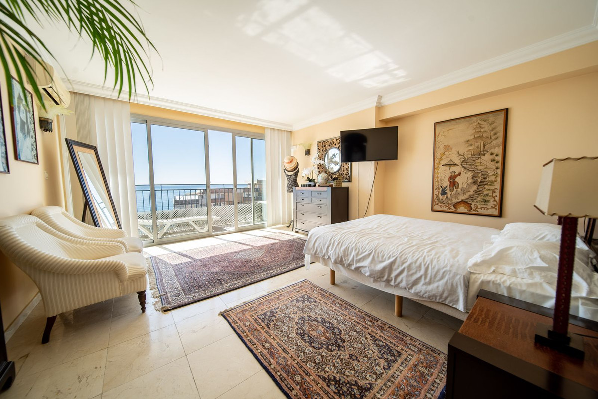 3 Bed Apartment for sale in Fuengirola Costa Del Sol, Málaga, Spain