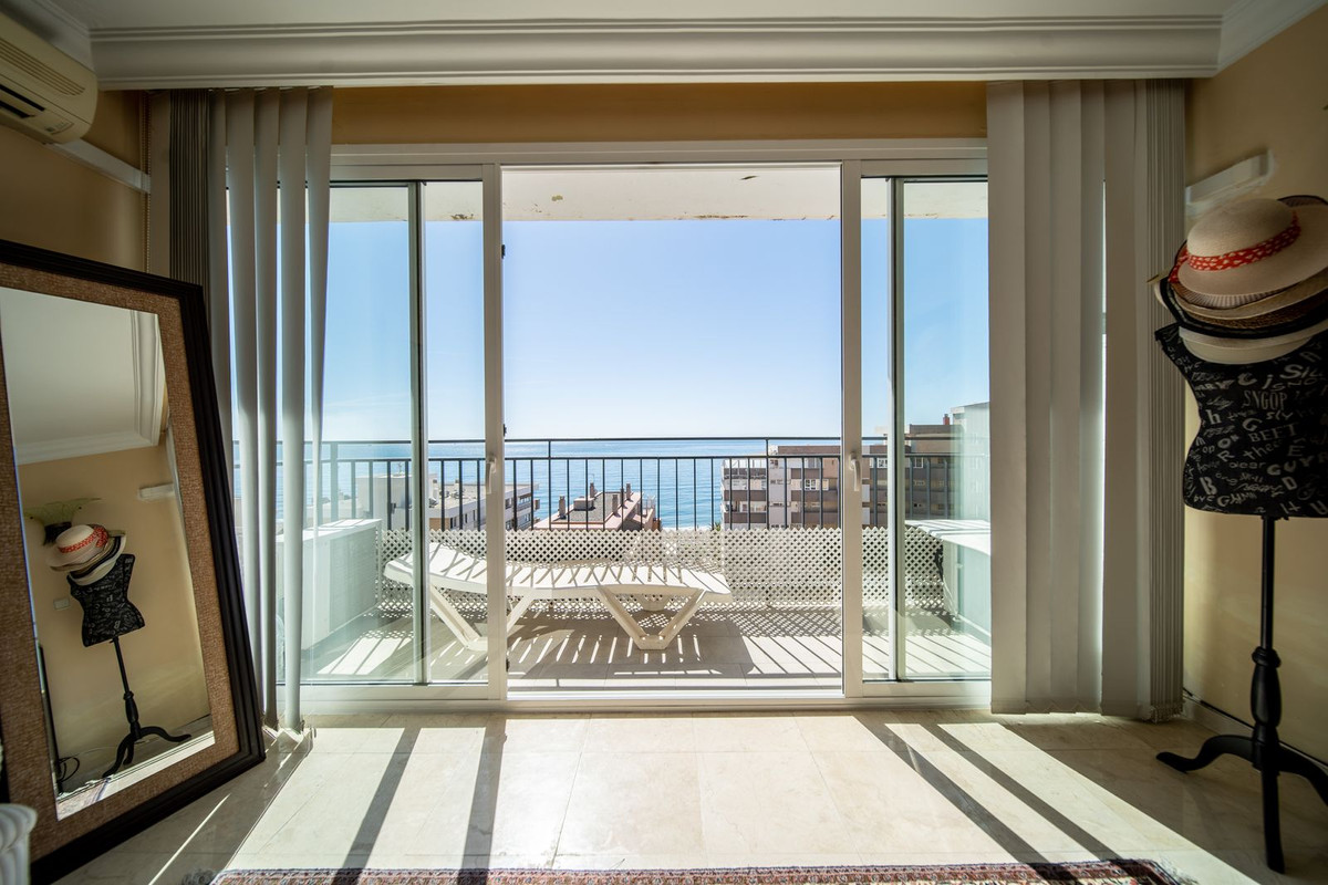 3 Bed Apartment for sale in Fuengirola Costa Del Sol, Málaga, Spain