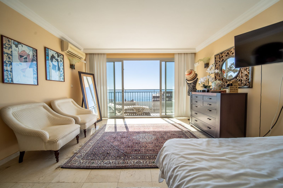 3 Bed Apartment for sale in Fuengirola Costa Del Sol, Málaga, Spain