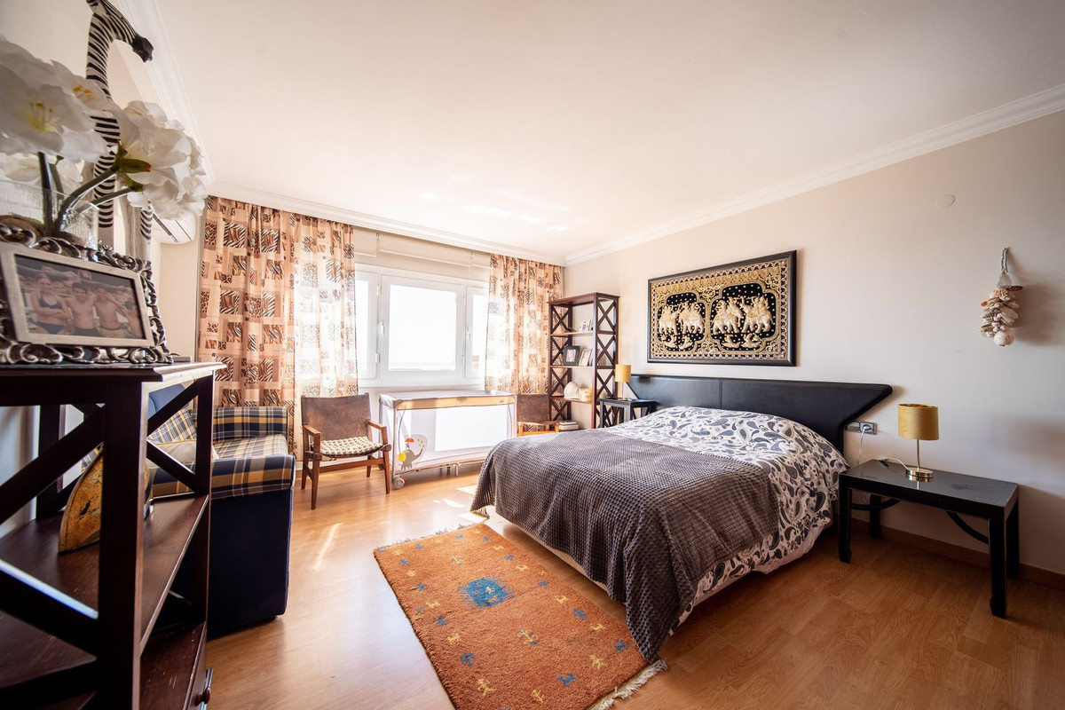 3 Bed Apartment for sale in Fuengirola Costa Del Sol, Málaga, Spain