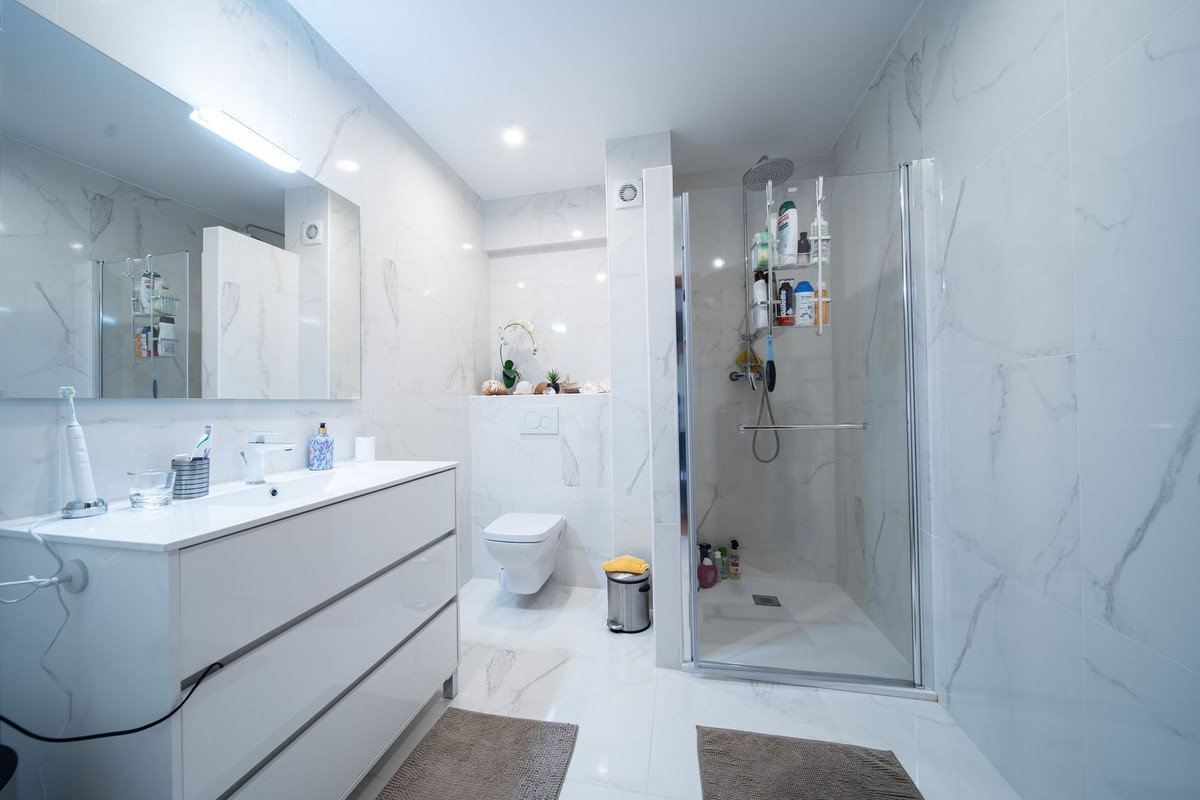 3 Bed Apartment for sale in Fuengirola Costa Del Sol, Málaga, Spain