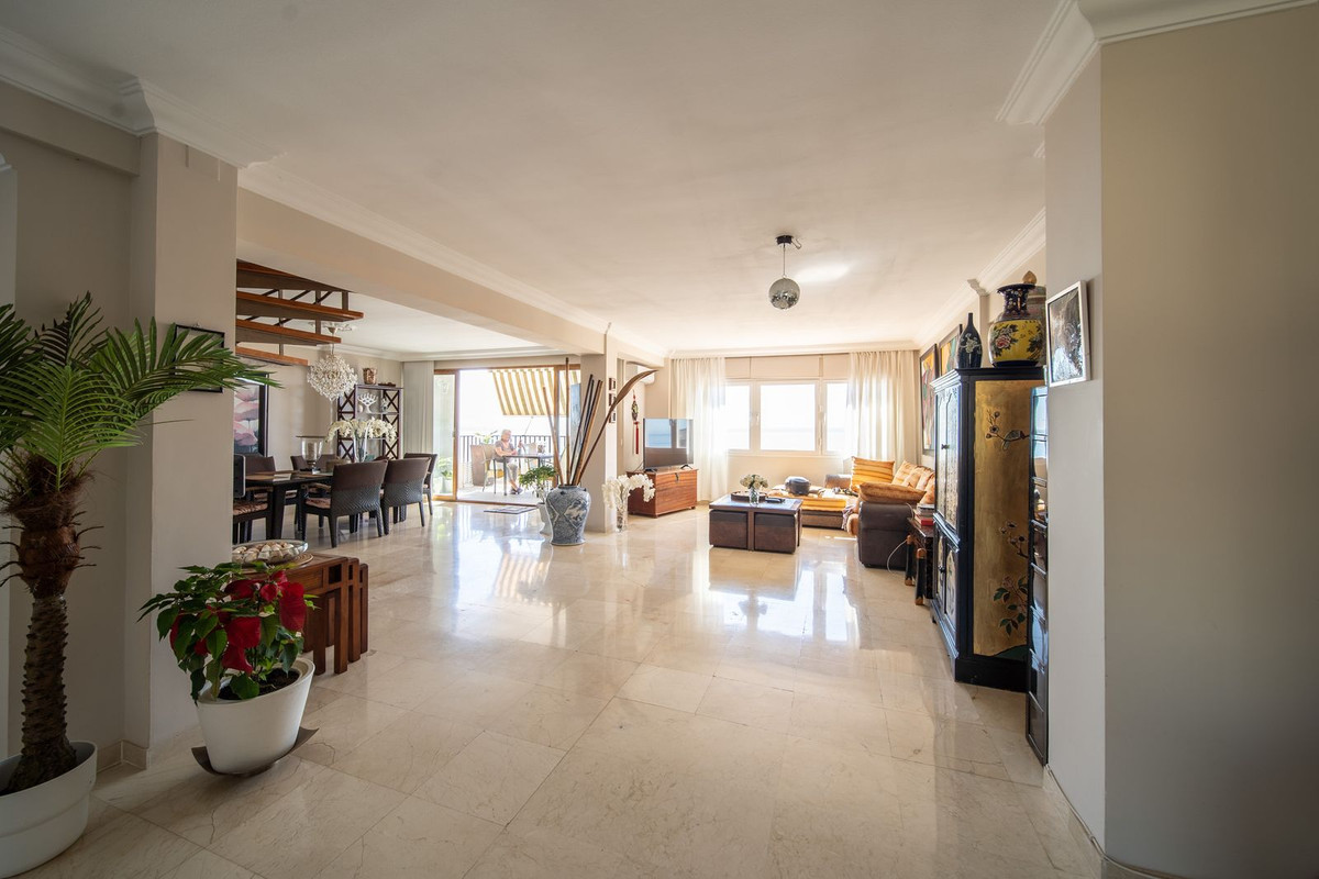 3 Bed Apartment for sale in Fuengirola Costa Del Sol, Málaga, Spain