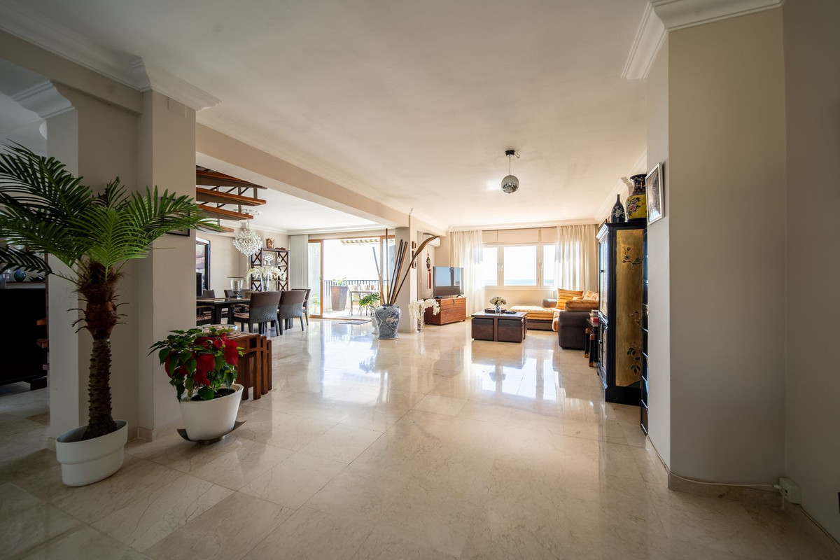 3 Bed Apartment for sale in Fuengirola Costa Del Sol, Málaga, Spain