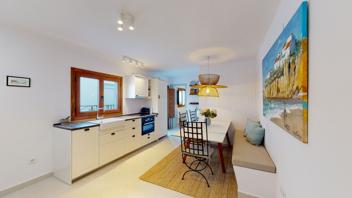 2 Bed Townhouse for sale in Caleta De Vélez Costa Del Sol East, Málaga, Spain