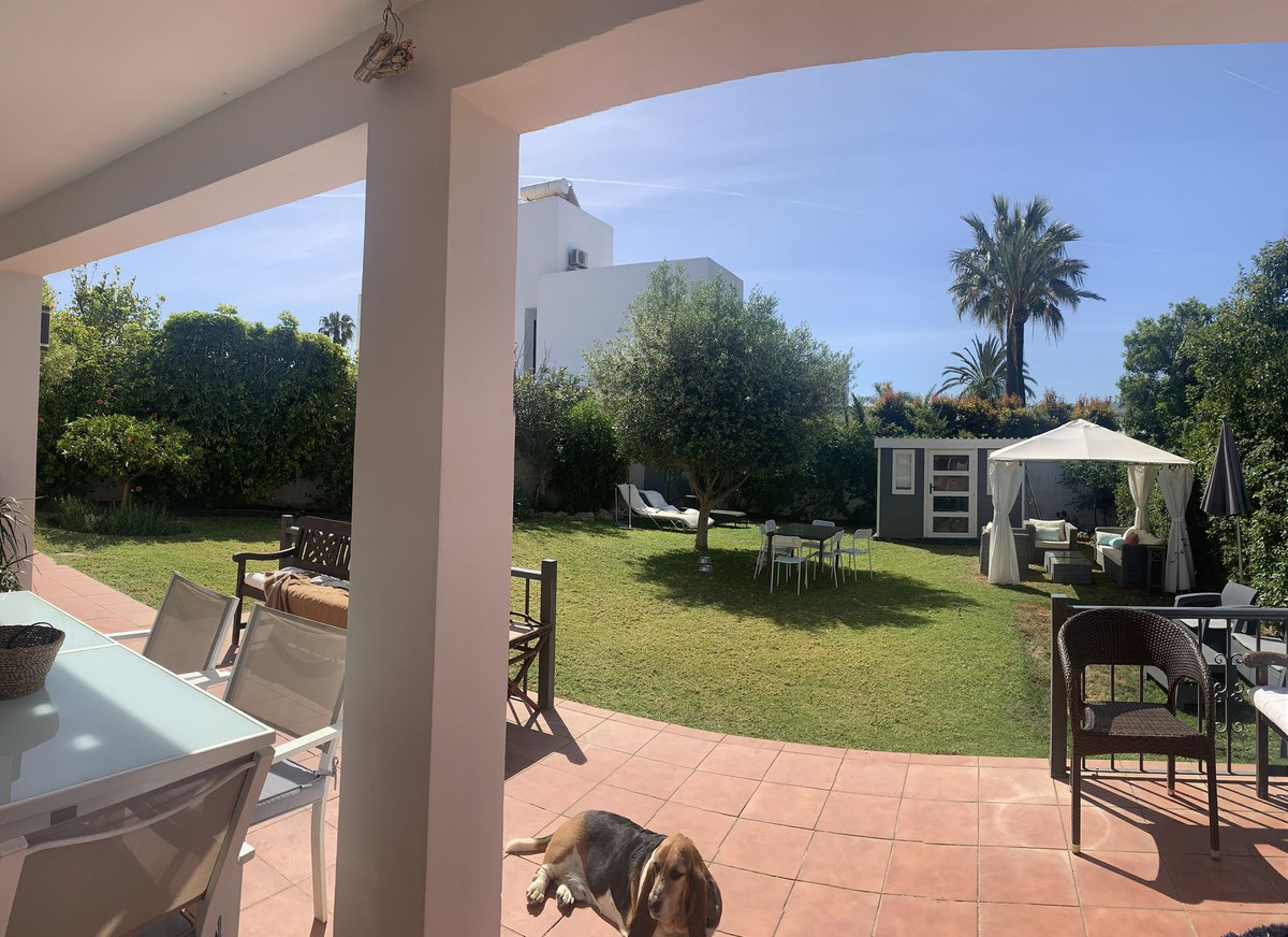Se vende Villa - Chalet de 5 dormitorios en Costa Del Sol, Málaga, España