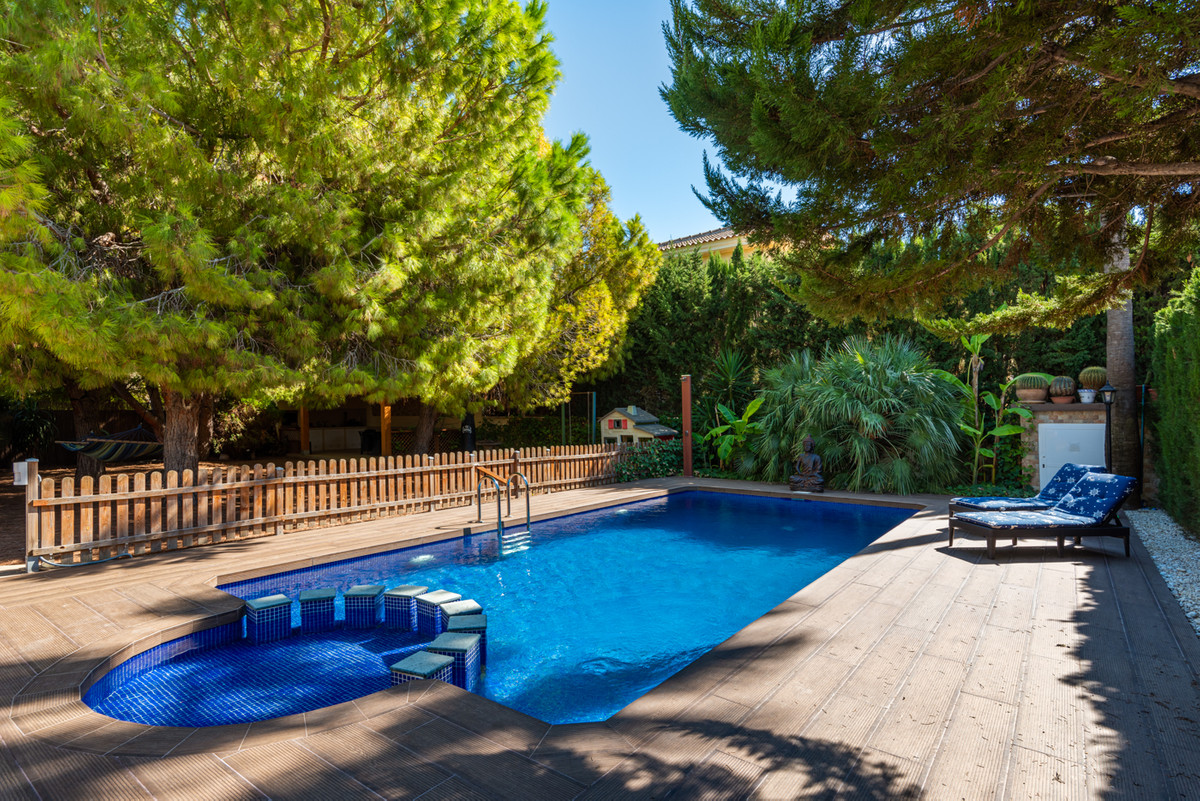 5 Bed Townhouse for sale in Dona Pepa Costa Blanca, Alicante, Spain