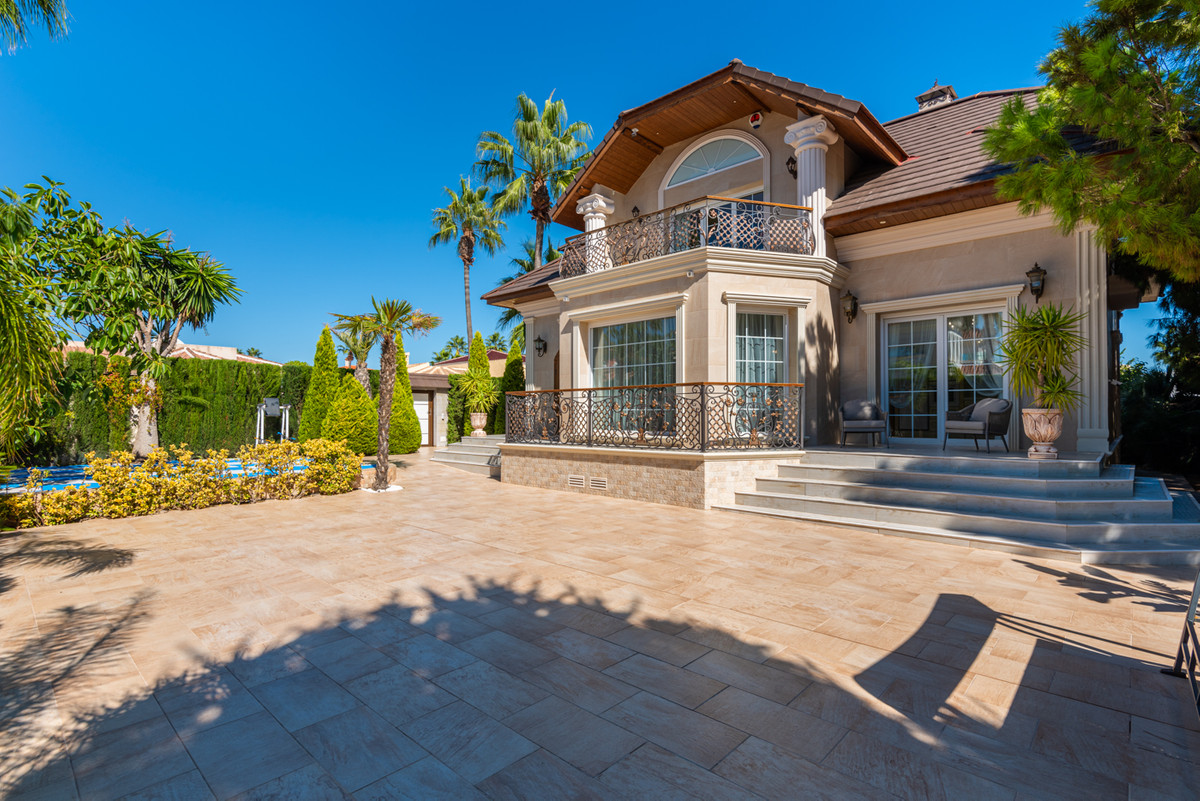 5 Bed Townhouse for sale in Dona Pepa Costa Blanca, Alicante, Spain