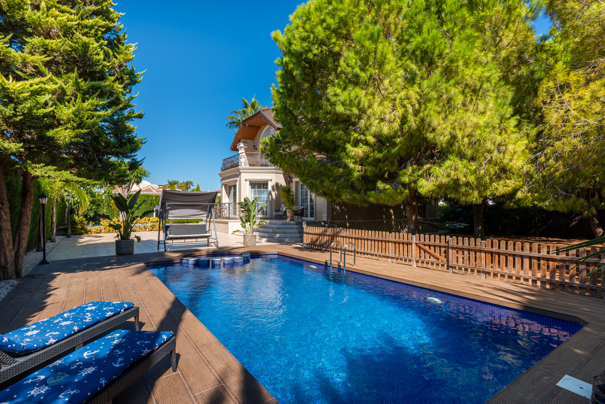 5 Bed Townhouse for sale in Dona Pepa Costa Blanca, Alicante, Spain