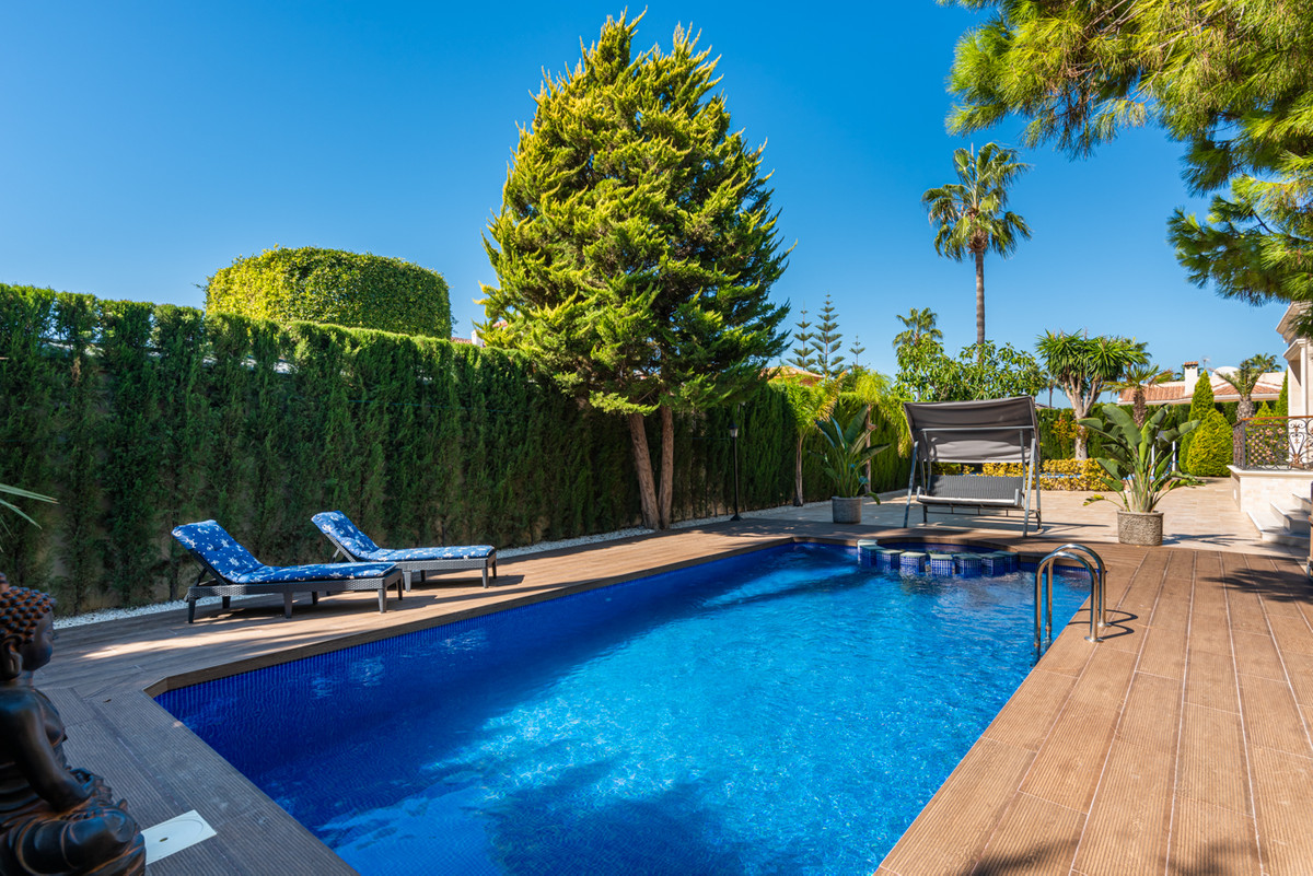 5 Bed Townhouse for sale in Dona Pepa Costa Blanca, Alicante, Spain