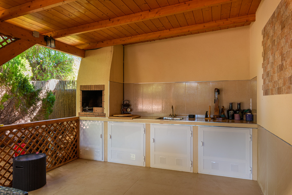 5 Bed Townhouse for sale in Dona Pepa Costa Blanca, Alicante, Spain