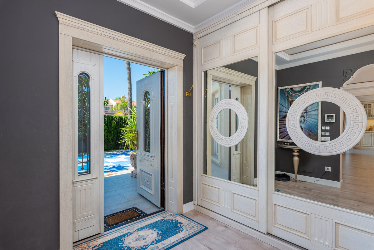 5 Bed Townhouse for sale in Dona Pepa Costa Blanca, Alicante, Spain