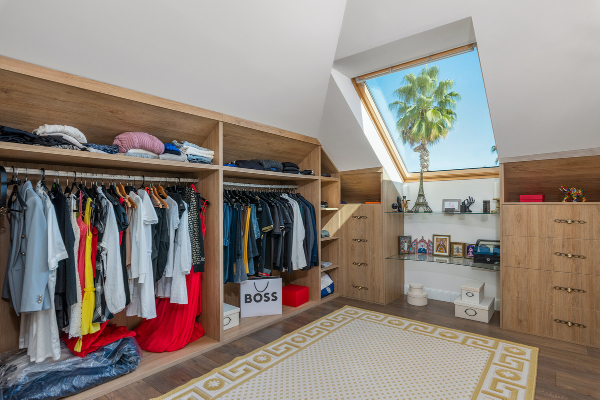 5 Bed Townhouse for sale in Dona Pepa Costa Blanca, Alicante, Spain