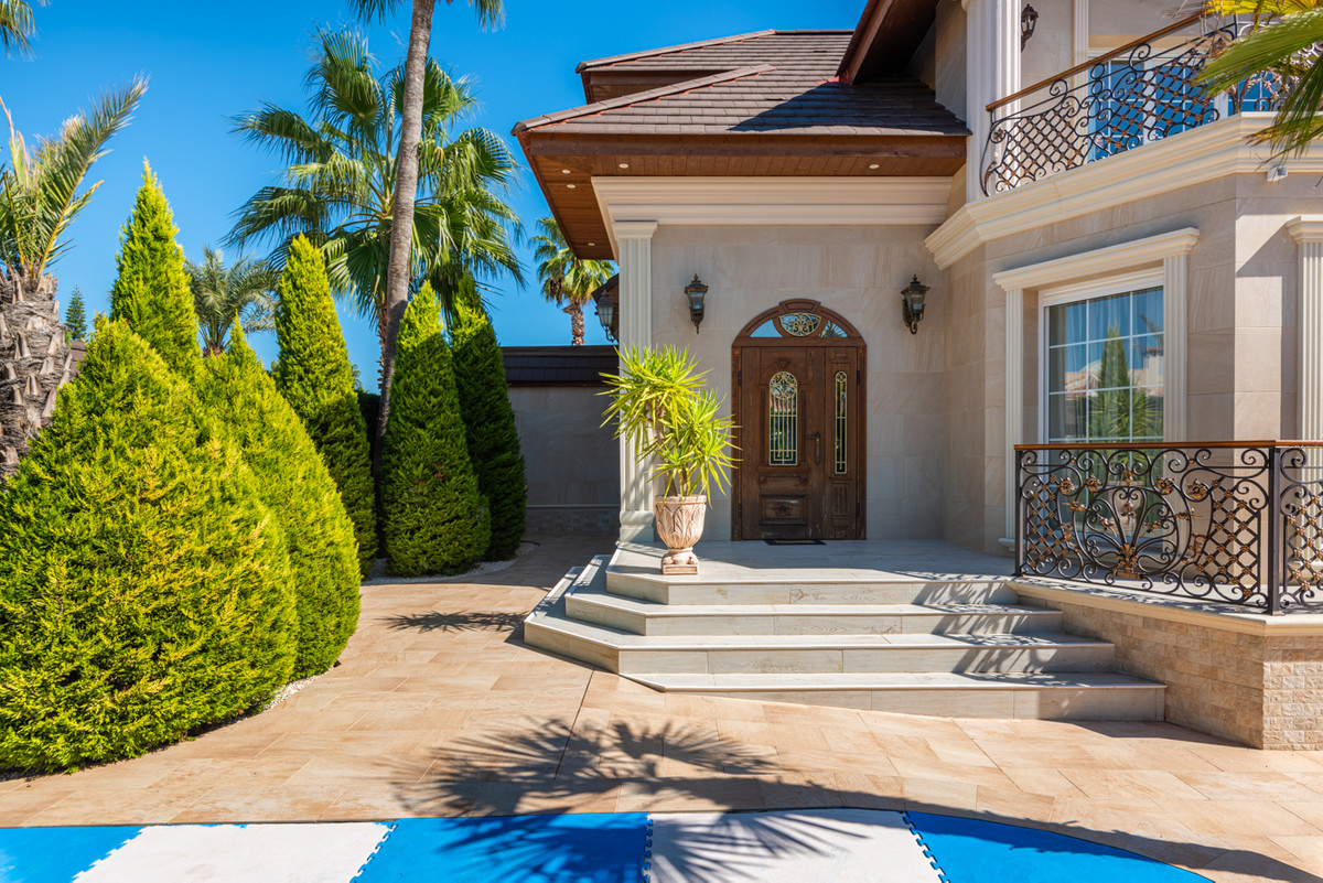 5 Bed Townhouse for sale in Dona Pepa Costa Blanca, Alicante, Spain