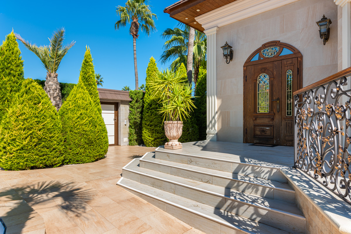 5 Bed Townhouse for sale in Dona Pepa Costa Blanca, Alicante, Spain