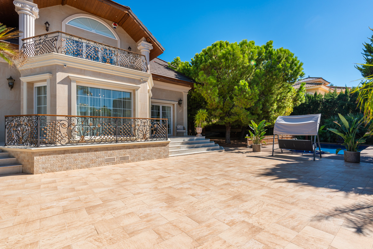 5 Bed Townhouse for sale in Dona Pepa Costa Blanca, Alicante, Spain