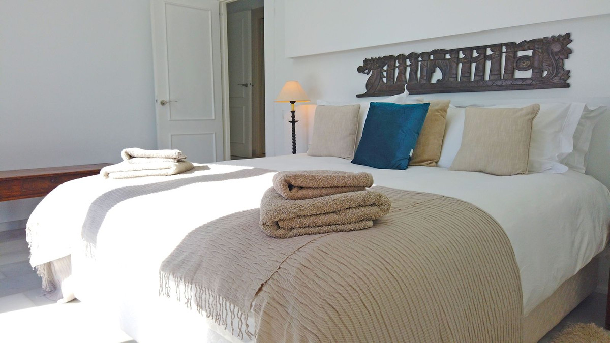 7 Bed Townhouse for sale in Hacienda Las Chapas Costa Del Sol, Málaga, Spain