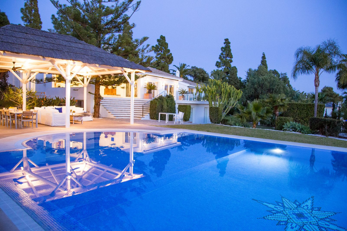 7 Bed Townhouse for sale in Hacienda Las Chapas Costa Del Sol, Málaga, Spain