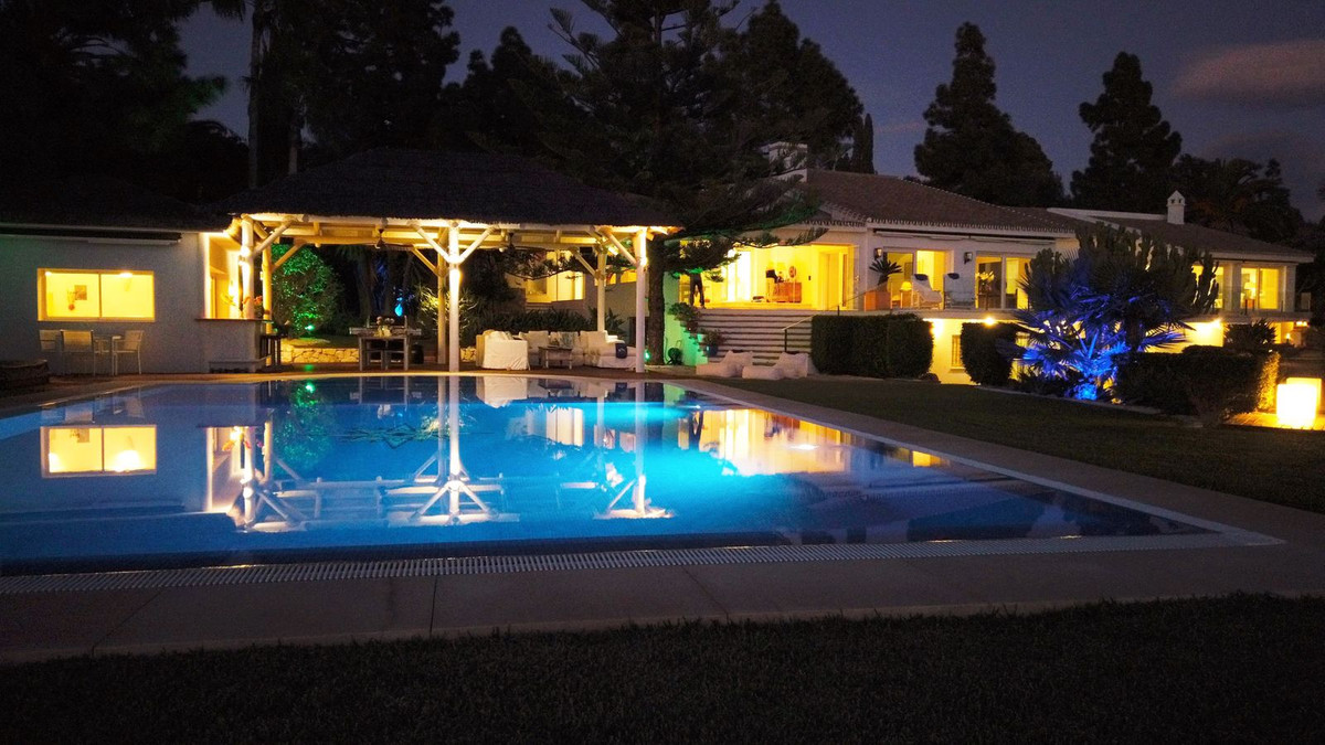 7 Bed Townhouse for sale in Hacienda Las Chapas Costa Del Sol, Málaga, Spain