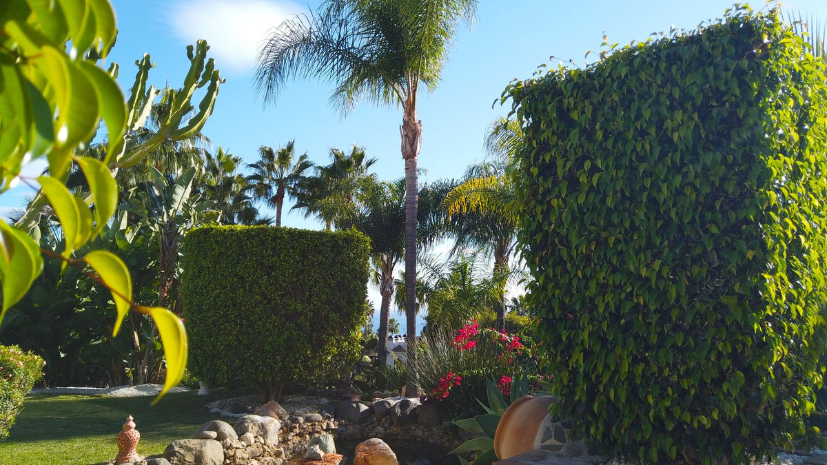 7 Bed Townhouse for sale in Hacienda Las Chapas Costa Del Sol, Málaga, Spain