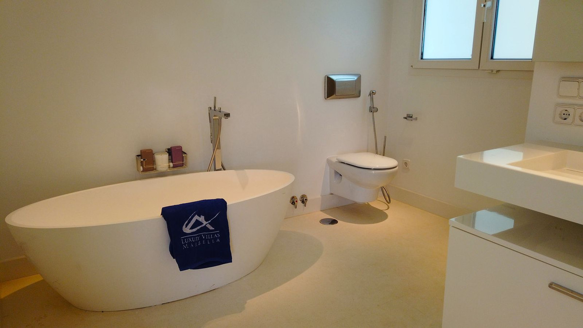 7 Bed Townhouse for sale in Hacienda Las Chapas Costa Del Sol, Málaga, Spain