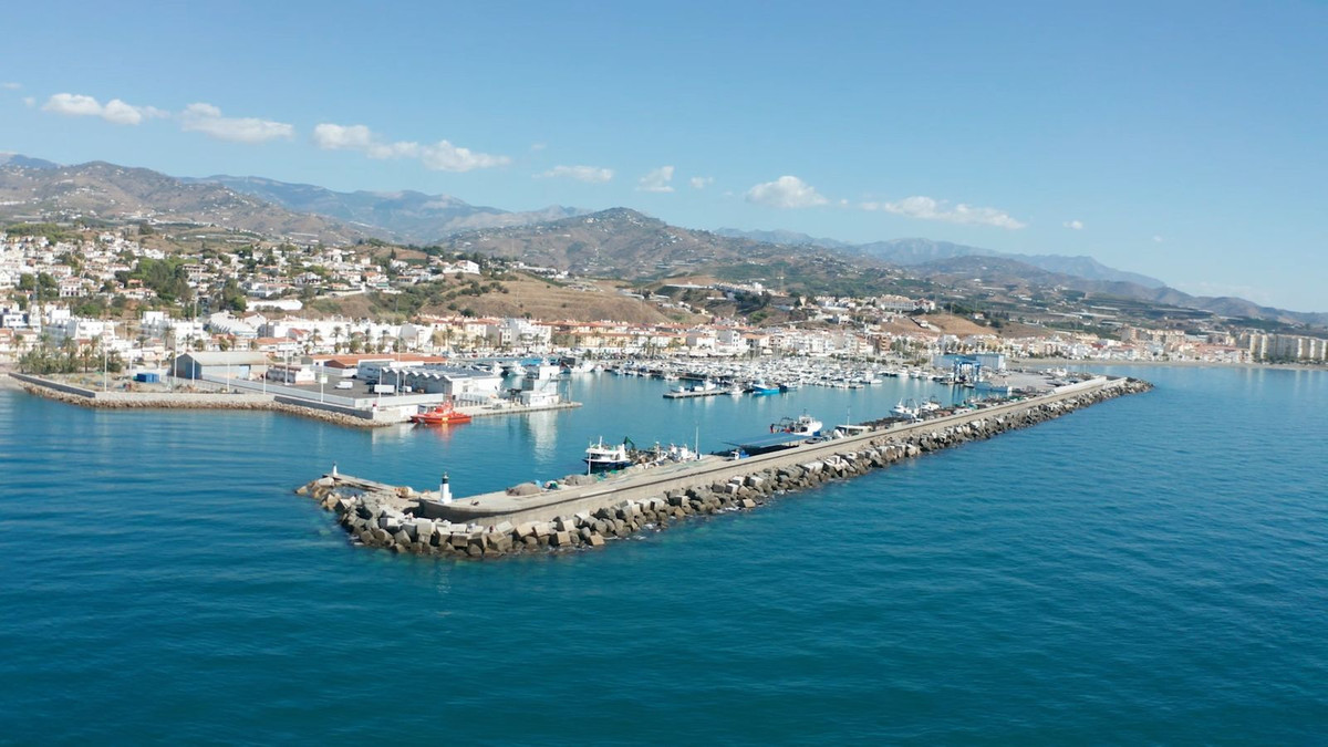 Se vende Terreno Comercial  en Costa Del Sol East, Málaga, España