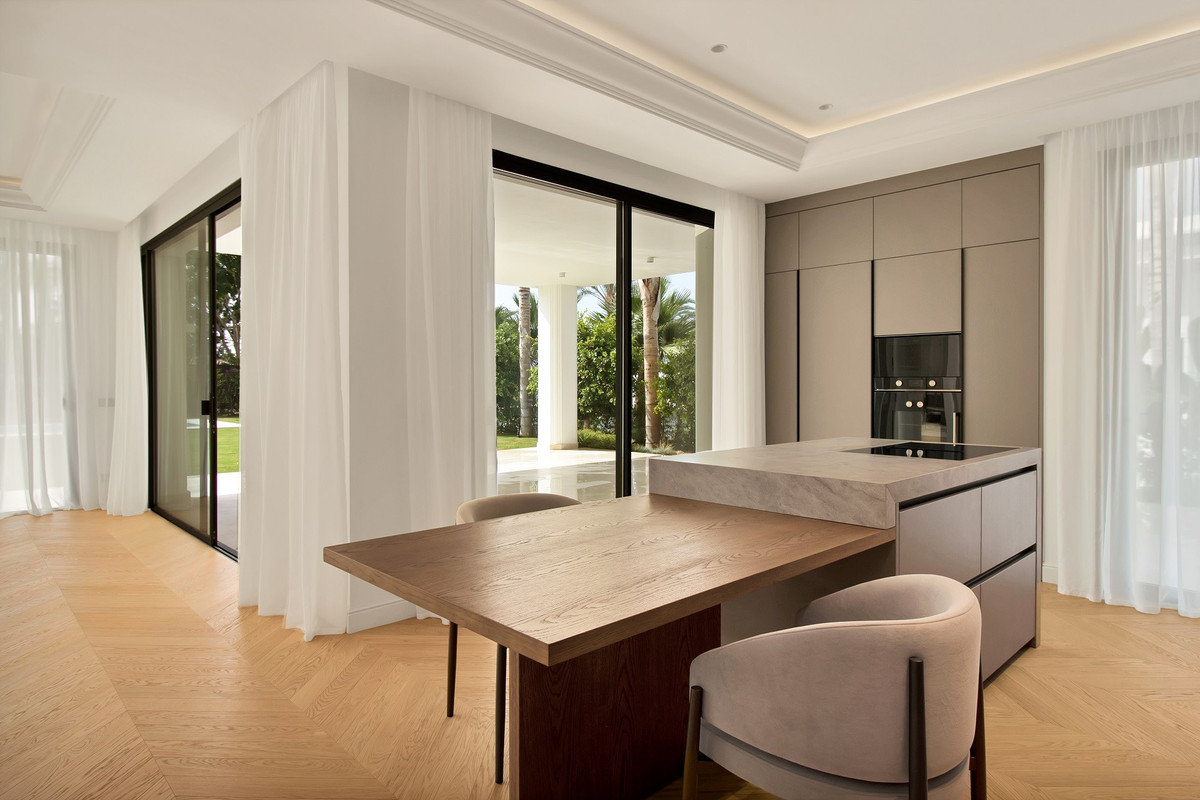 Se vende Villa - Chalet de 6 dormitorios en Costa Del Sol, Málaga, España