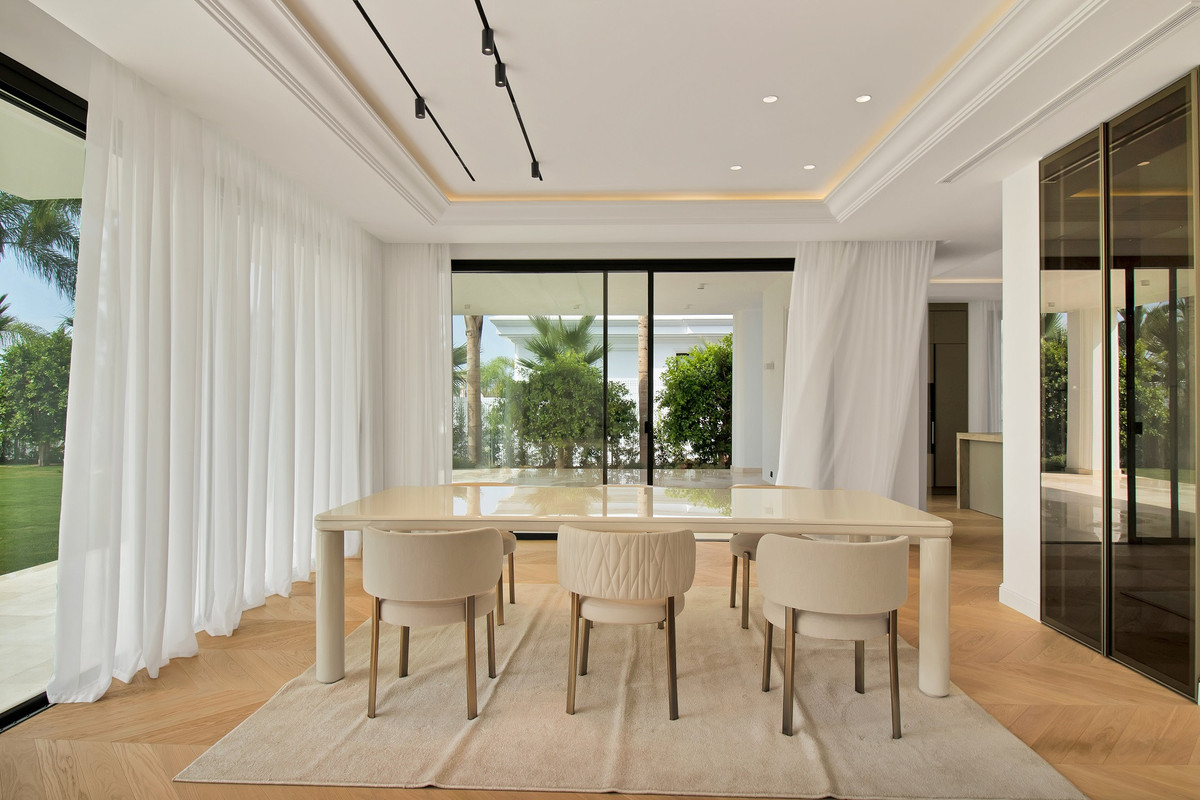 Se vende Villa - Chalet de 6 dormitorios en Costa Del Sol, Málaga, España