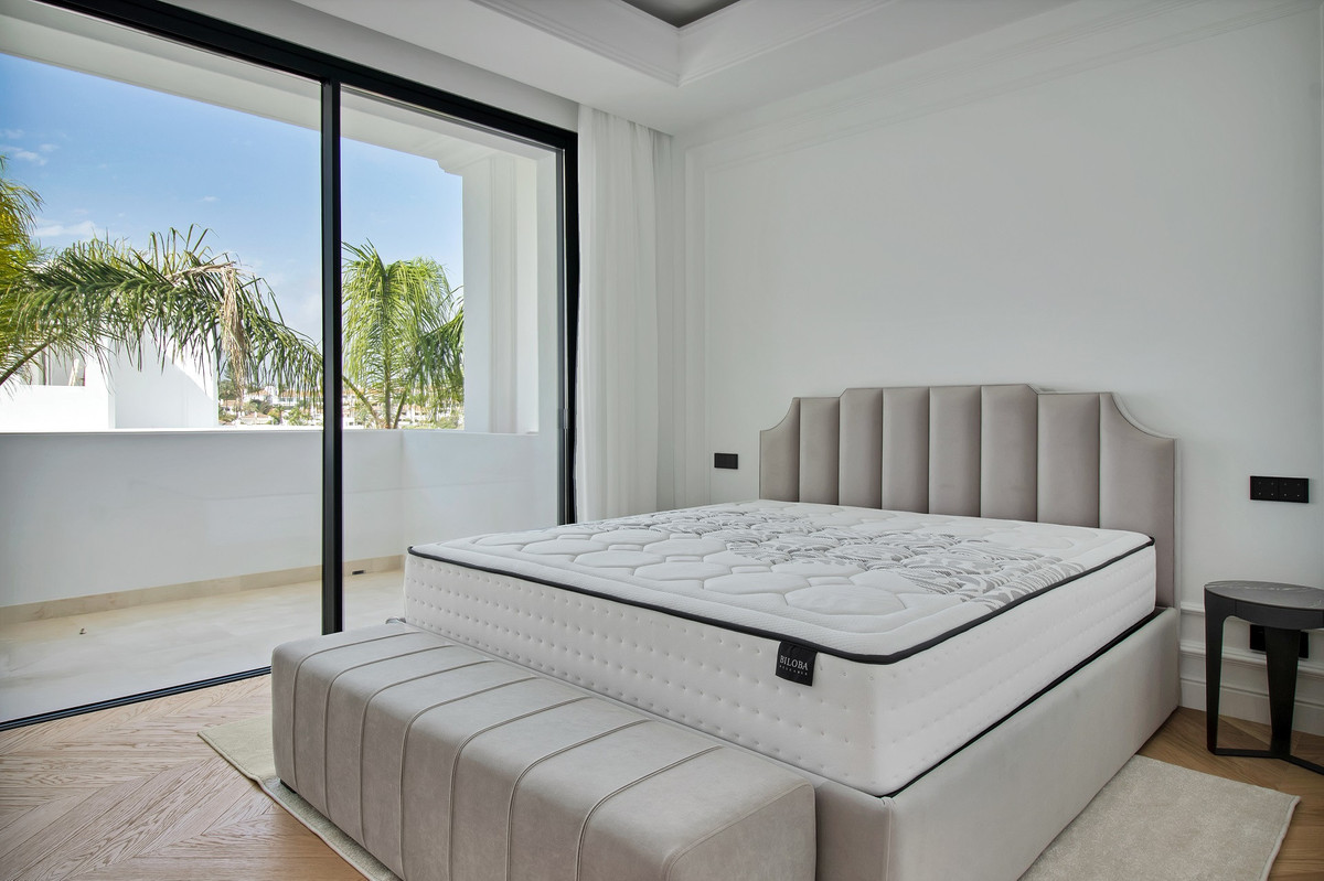 Se vende Villa - Chalet de 6 dormitorios en Costa Del Sol, Málaga, España