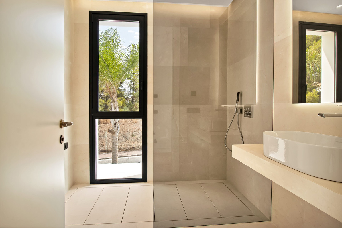 Se vende Villa - Chalet de 6 dormitorios en Costa Del Sol, Málaga, España